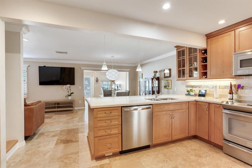 Под контрактом: $615,000 (2 спален, 3 ванн, 1463 Квадратных фут)