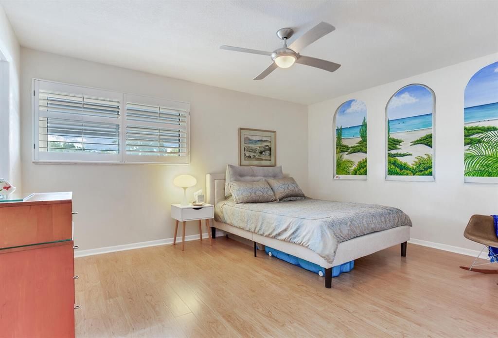 Под контрактом: $615,000 (2 спален, 3 ванн, 1463 Квадратных фут)