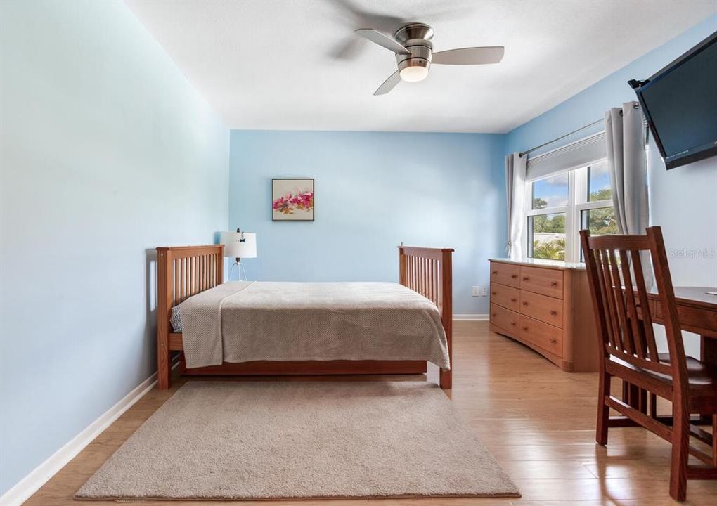 Под контрактом: $615,000 (2 спален, 3 ванн, 1463 Квадратных фут)