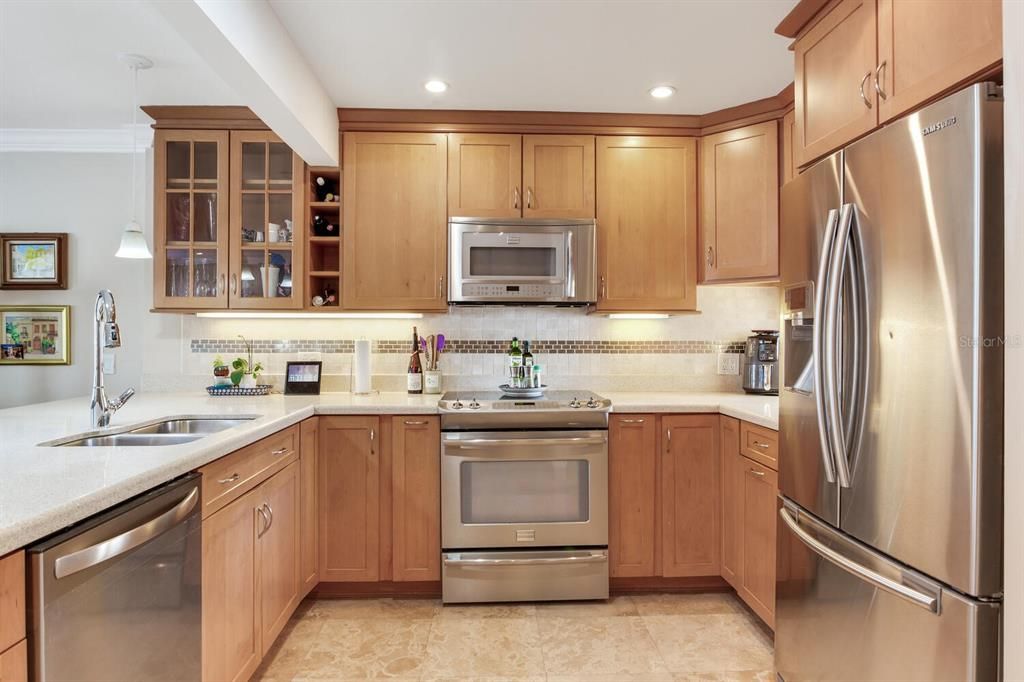 Под контрактом: $615,000 (2 спален, 3 ванн, 1463 Квадратных фут)