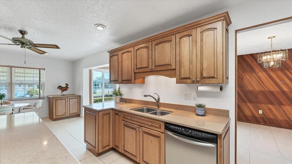 待售: $699,900 (3 贝兹, 2 浴室, 1912 平方英尺)