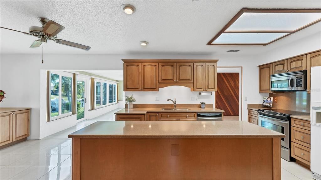 待售: $699,900 (3 贝兹, 2 浴室, 1912 平方英尺)