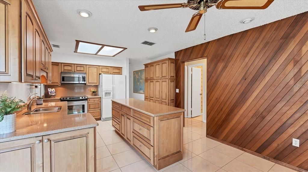 待售: $699,900 (3 贝兹, 2 浴室, 1912 平方英尺)