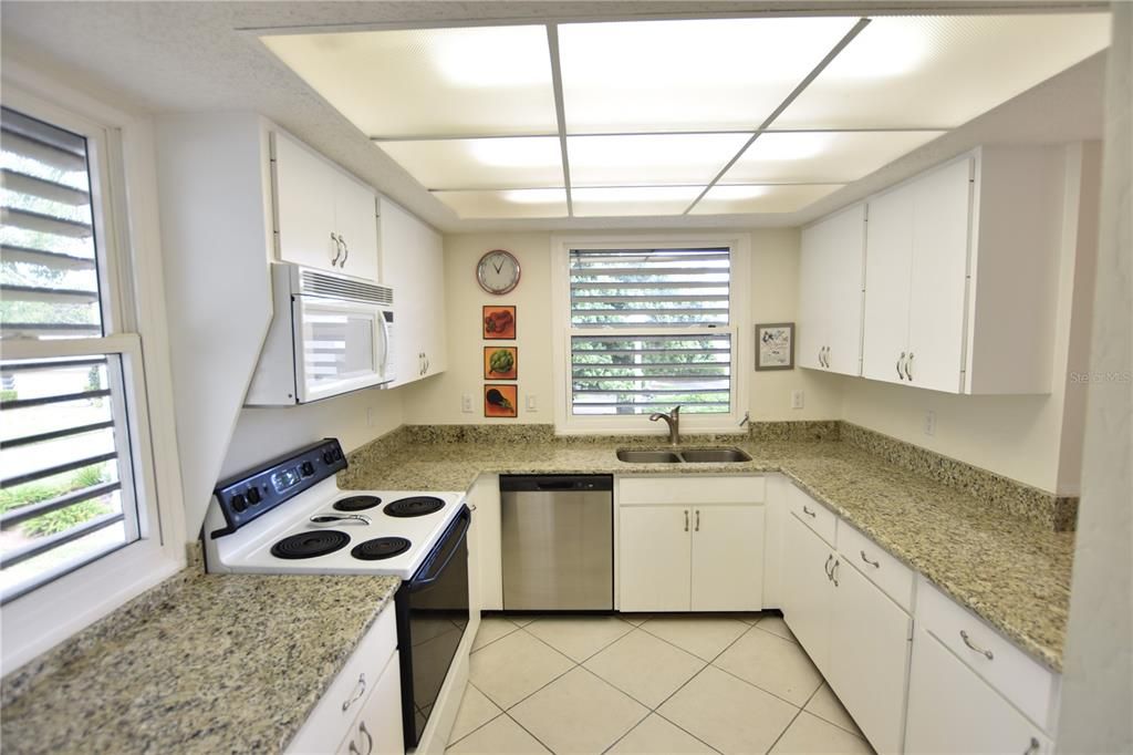 For Sale: $279,000 (2 beds, 2 baths, 1588 Square Feet)