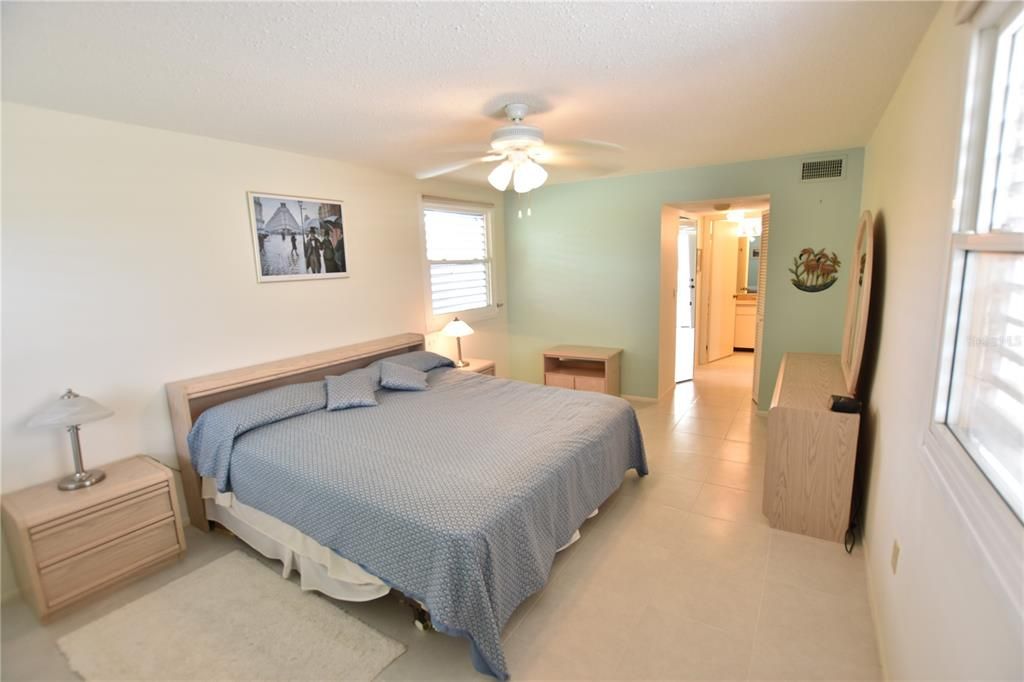 For Sale: $279,000 (2 beds, 2 baths, 1588 Square Feet)