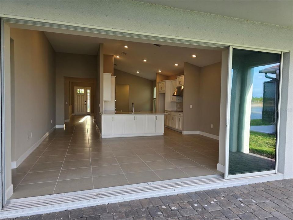 合同活跃: $369,900 (3 贝兹, 2 浴室, 2055 平方英尺)