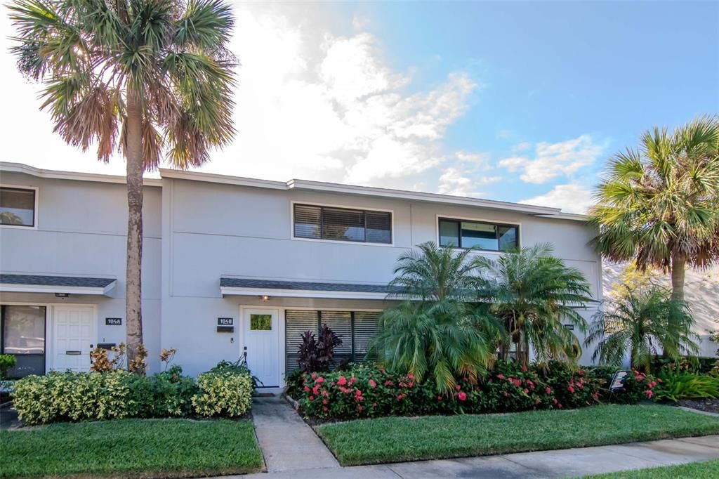 Active With Contract: $639,000 (2 beds, 2 baths, 1480 Square Feet)