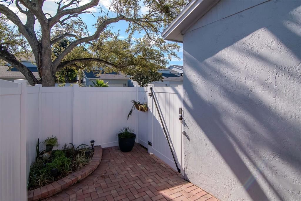 Active With Contract: $639,000 (2 beds, 2 baths, 1480 Square Feet)