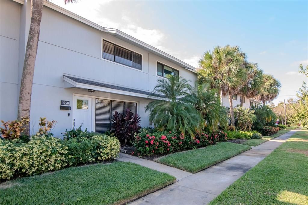 Active With Contract: $639,000 (2 beds, 2 baths, 1480 Square Feet)