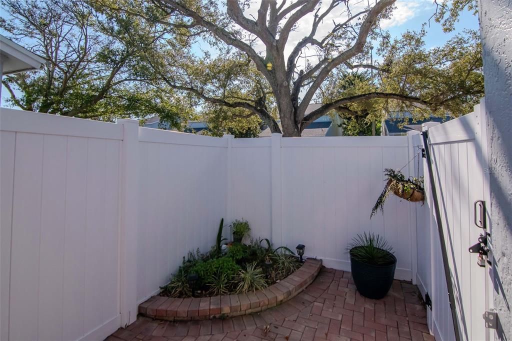 Active With Contract: $639,000 (2 beds, 2 baths, 1480 Square Feet)