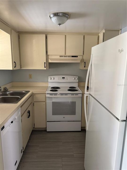 待售: $119,000 (2 贝兹, 2 浴室, 1066 平方英尺)