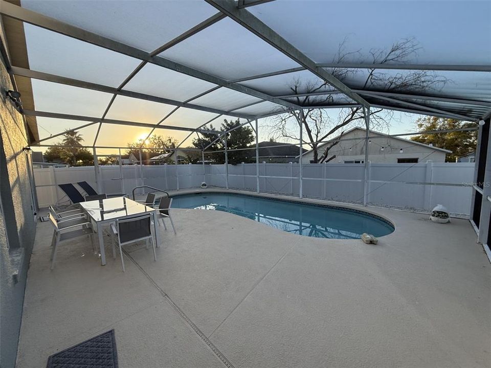 Active With Contract: $348,500 (3 beds, 2 baths, 1582 Square Feet)