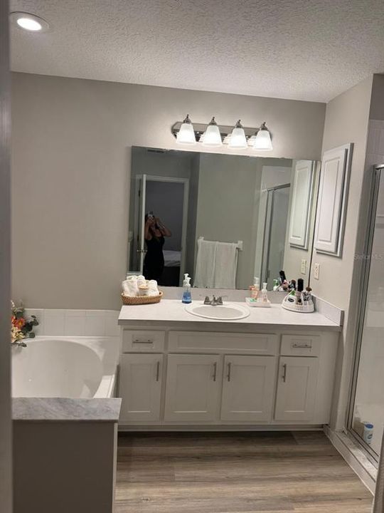 Active With Contract: $348,500 (3 beds, 2 baths, 1582 Square Feet)