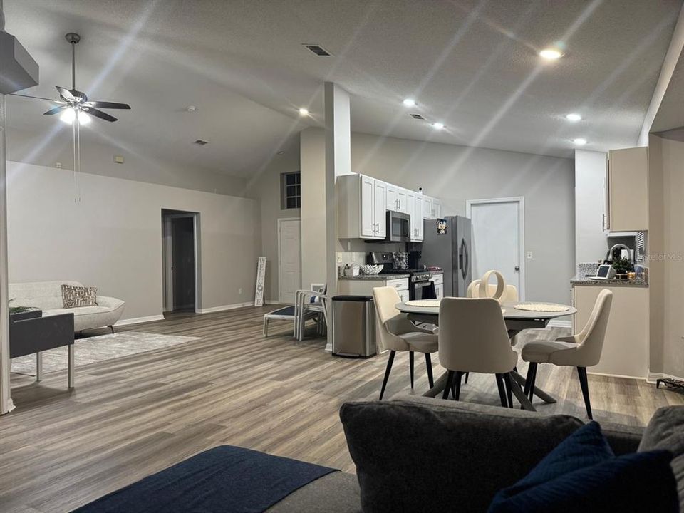 Active With Contract: $348,500 (3 beds, 2 baths, 1582 Square Feet)