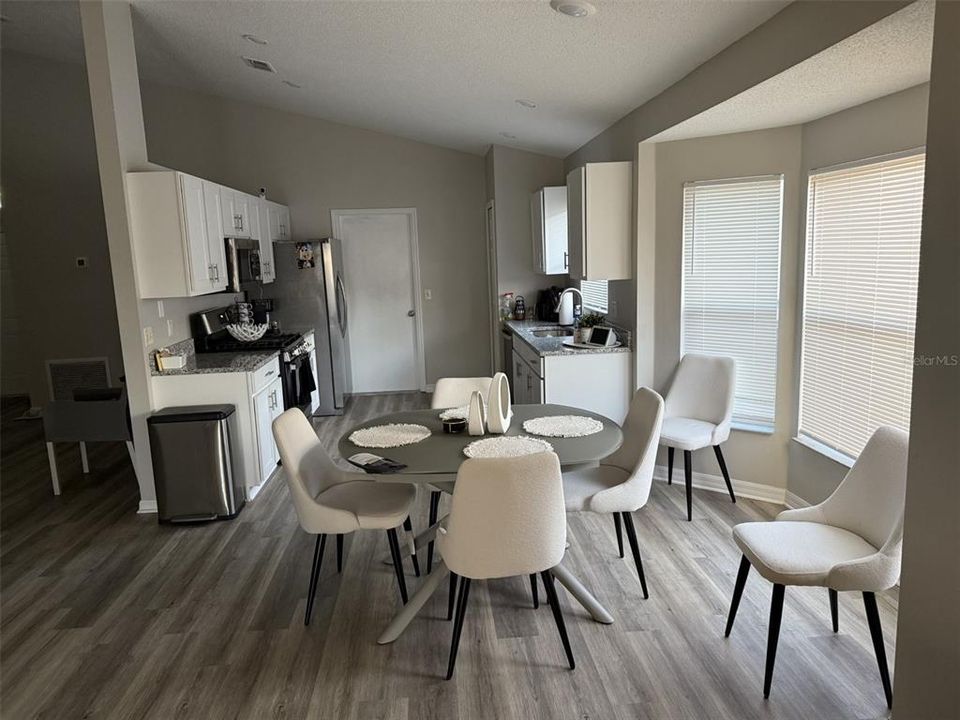 Active With Contract: $348,500 (3 beds, 2 baths, 1582 Square Feet)