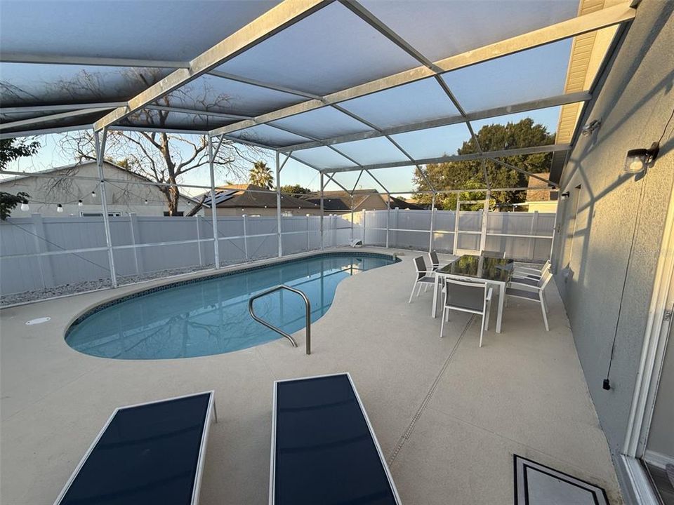 Active With Contract: $348,500 (3 beds, 2 baths, 1582 Square Feet)