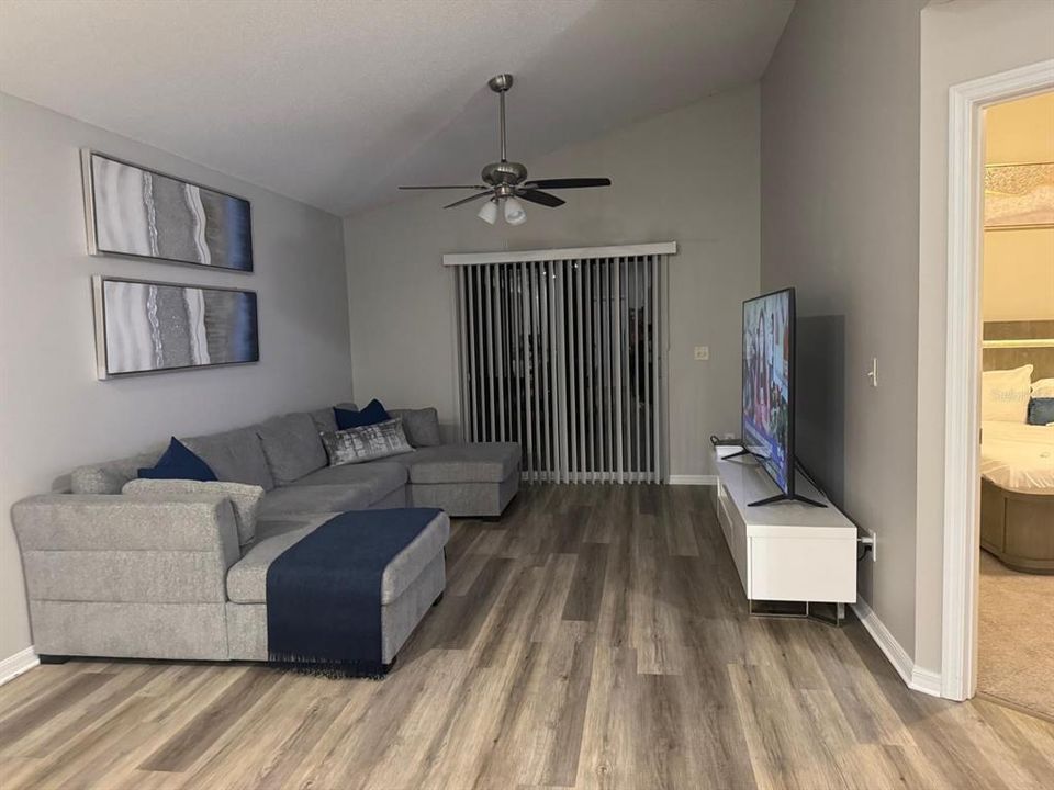 Active With Contract: $348,500 (3 beds, 2 baths, 1582 Square Feet)