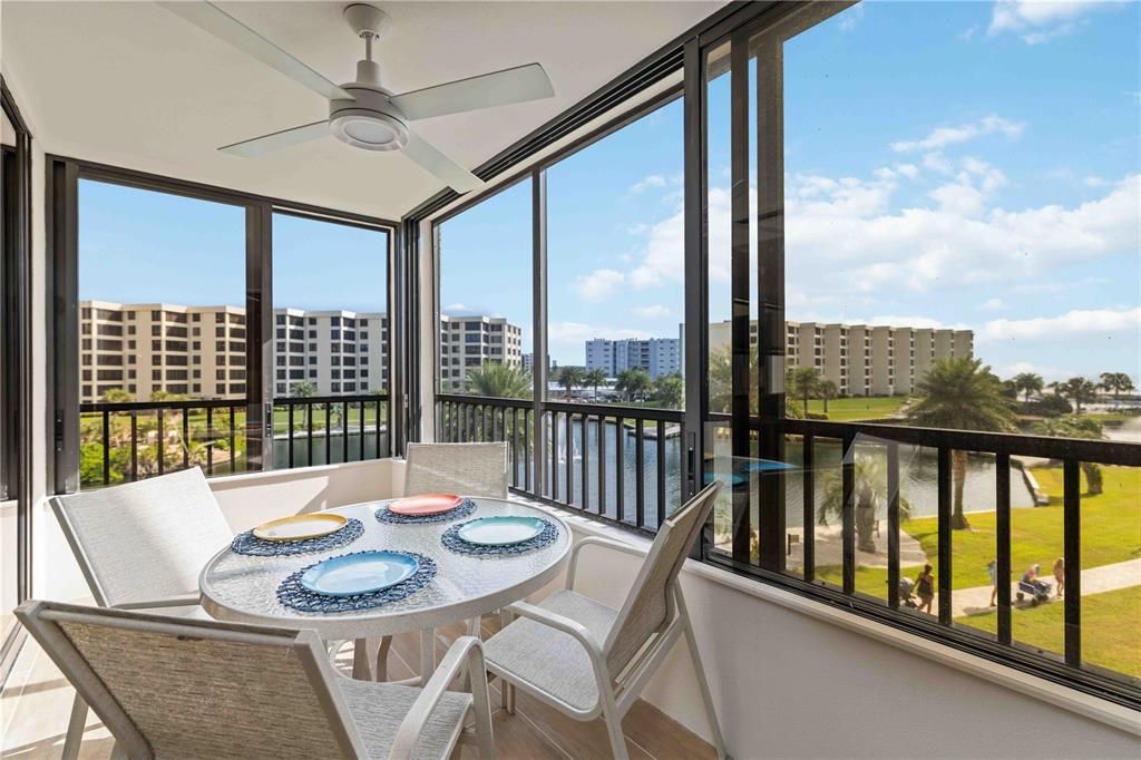 For Sale: $1,169,000 (2 beds, 2 baths, 1361 Square Feet)