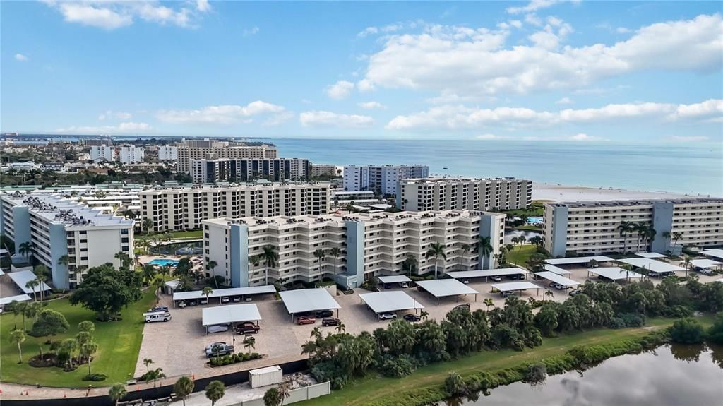 For Sale: $1,169,000 (2 beds, 2 baths, 1361 Square Feet)