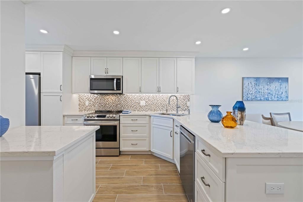 For Sale: $1,169,000 (2 beds, 2 baths, 1361 Square Feet)