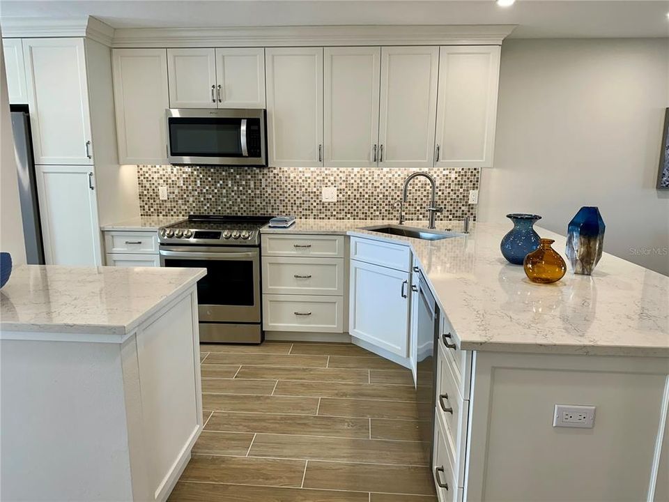 For Sale: $1,169,000 (2 beds, 2 baths, 1361 Square Feet)