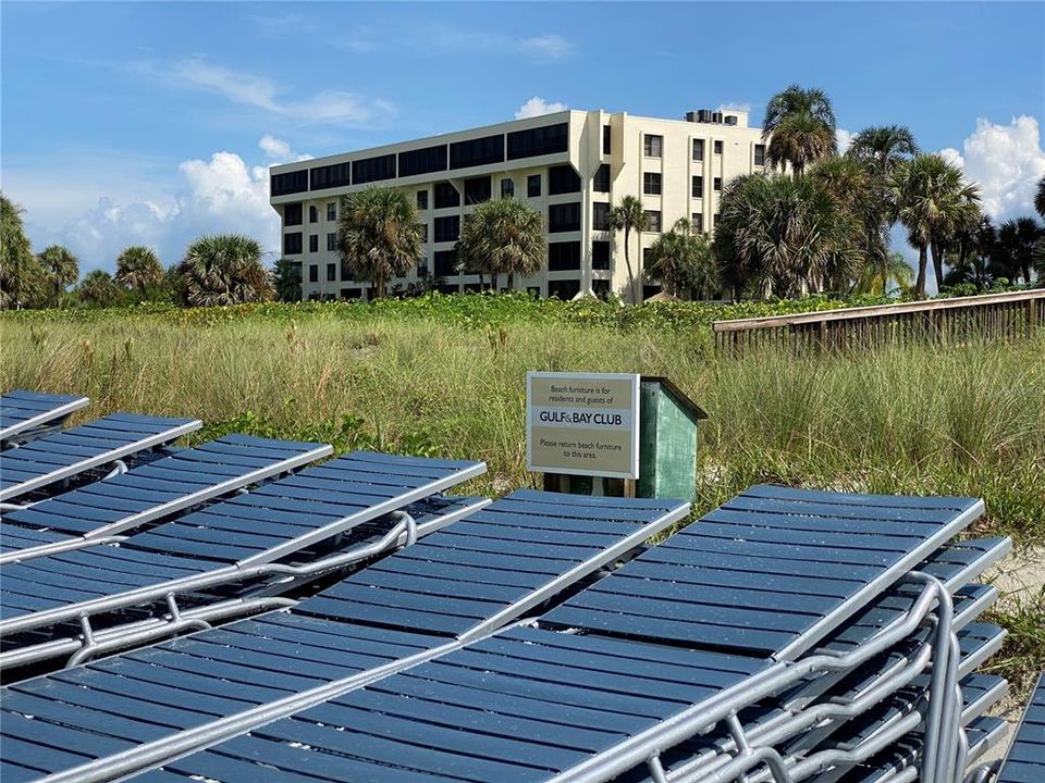 For Sale: $1,169,000 (2 beds, 2 baths, 1361 Square Feet)