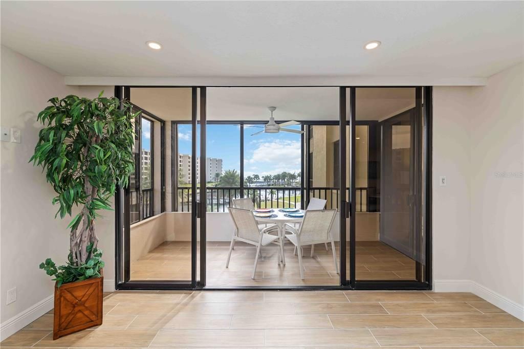 For Sale: $1,169,000 (2 beds, 2 baths, 1361 Square Feet)