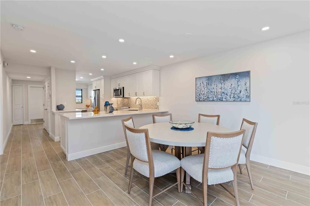 For Sale: $1,169,000 (2 beds, 2 baths, 1361 Square Feet)