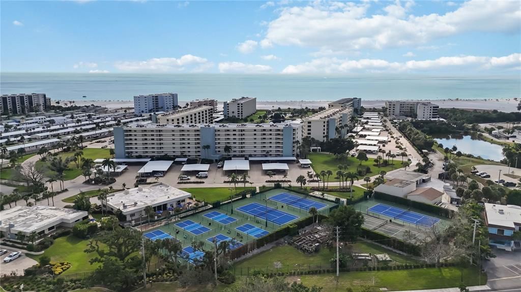 For Sale: $1,169,000 (2 beds, 2 baths, 1361 Square Feet)