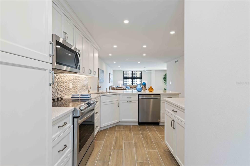 For Sale: $1,169,000 (2 beds, 2 baths, 1361 Square Feet)