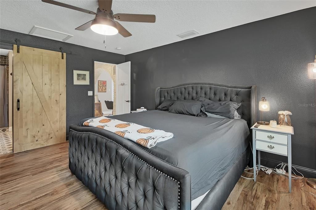 合同活跃: $389,900 (3 贝兹, 3 浴室, 1593 平方英尺)