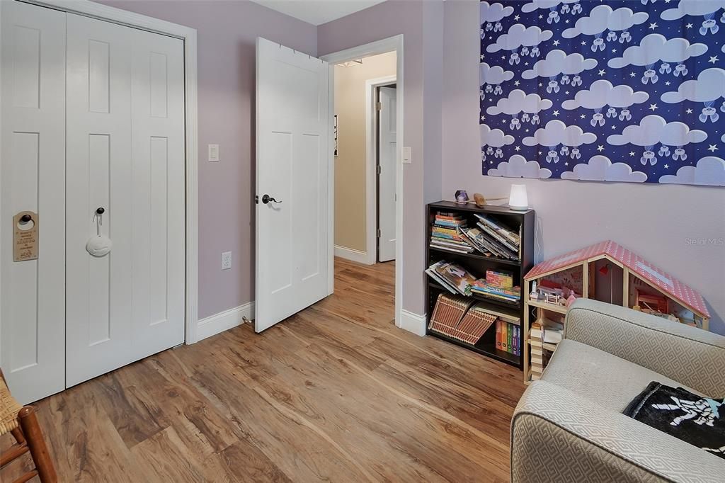 合同活跃: $389,900 (3 贝兹, 3 浴室, 1593 平方英尺)