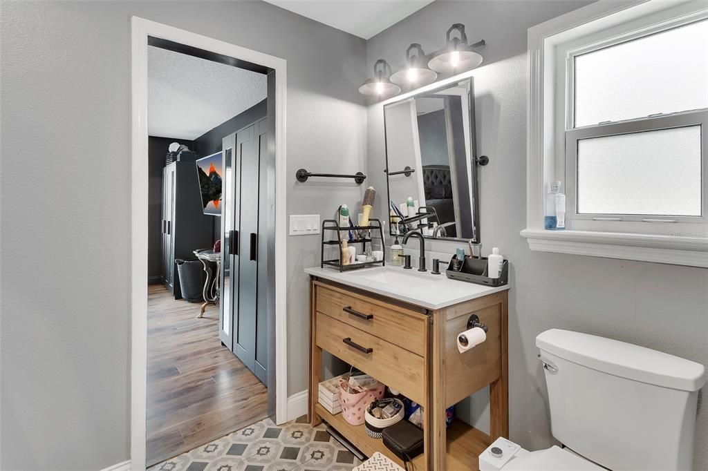 合同活跃: $389,900 (3 贝兹, 3 浴室, 1593 平方英尺)