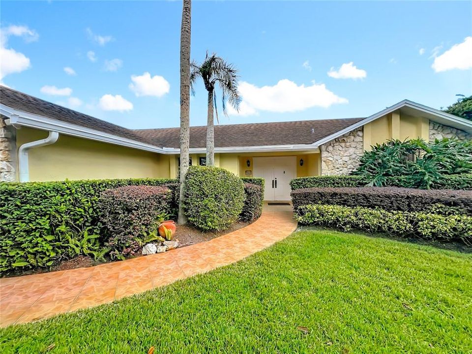 合同活跃: $475,000 (3 贝兹, 2 浴室, 1928 平方英尺)