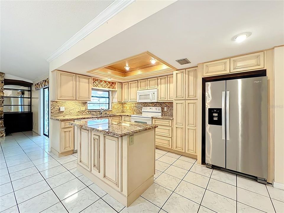 合同活跃: $475,000 (3 贝兹, 2 浴室, 1928 平方英尺)