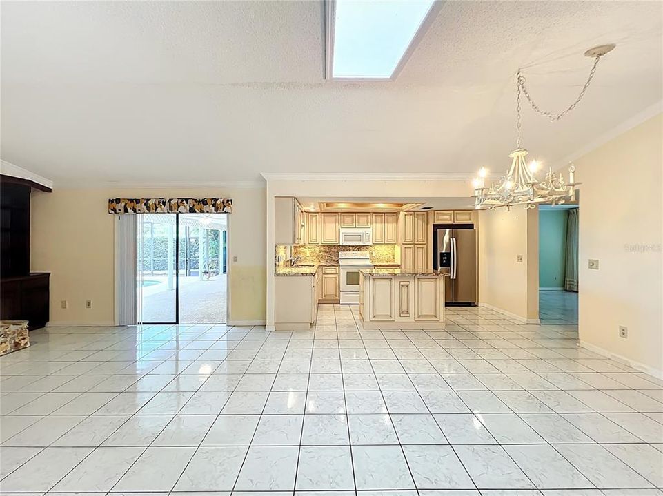 合同活跃: $475,000 (3 贝兹, 2 浴室, 1928 平方英尺)