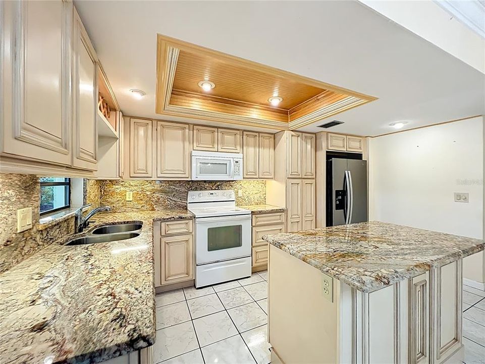 合同活跃: $475,000 (3 贝兹, 2 浴室, 1928 平方英尺)