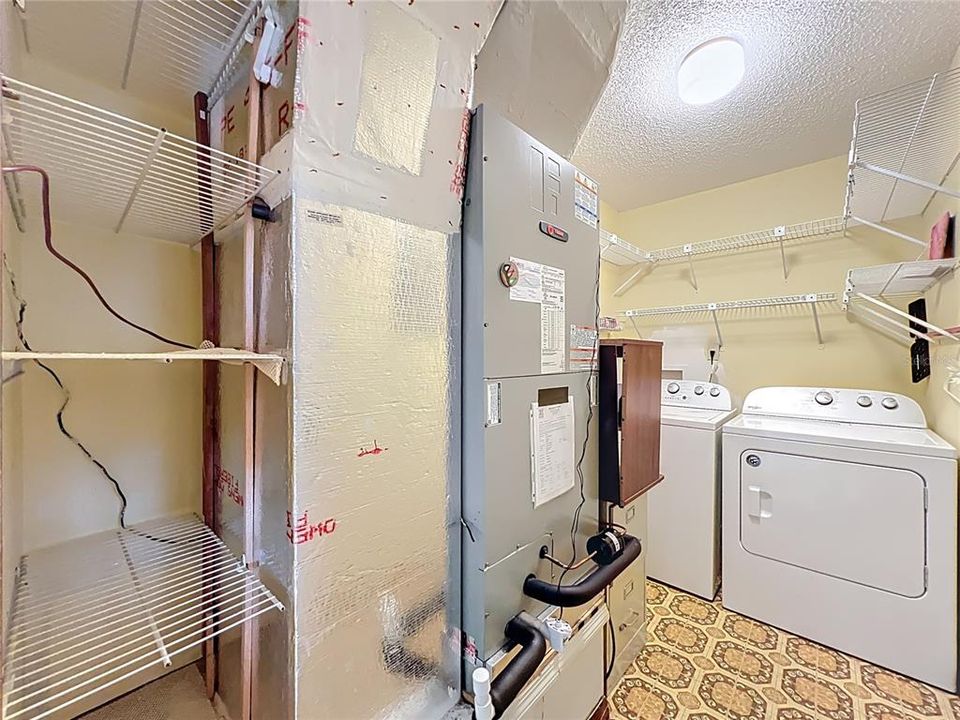 合同活跃: $475,000 (3 贝兹, 2 浴室, 1928 平方英尺)