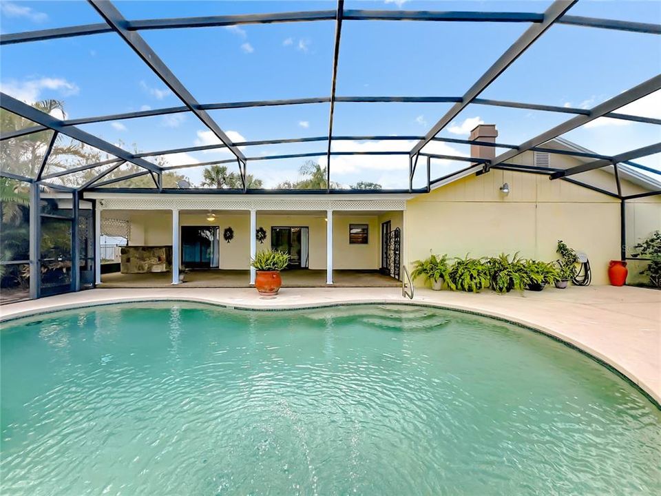 合同活跃: $475,000 (3 贝兹, 2 浴室, 1928 平方英尺)