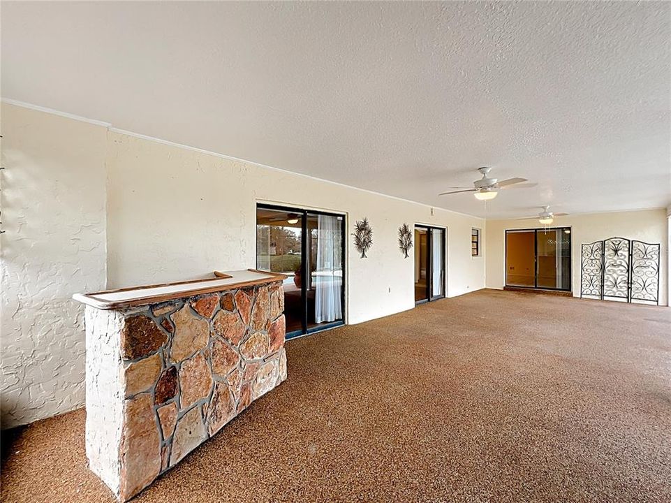 合同活跃: $475,000 (3 贝兹, 2 浴室, 1928 平方英尺)