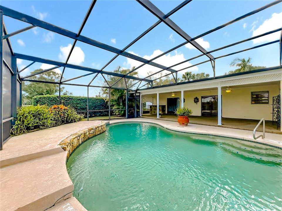 合同活跃: $475,000 (3 贝兹, 2 浴室, 1928 平方英尺)