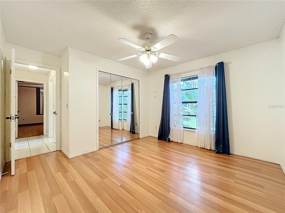 合同活跃: $475,000 (3 贝兹, 2 浴室, 1928 平方英尺)