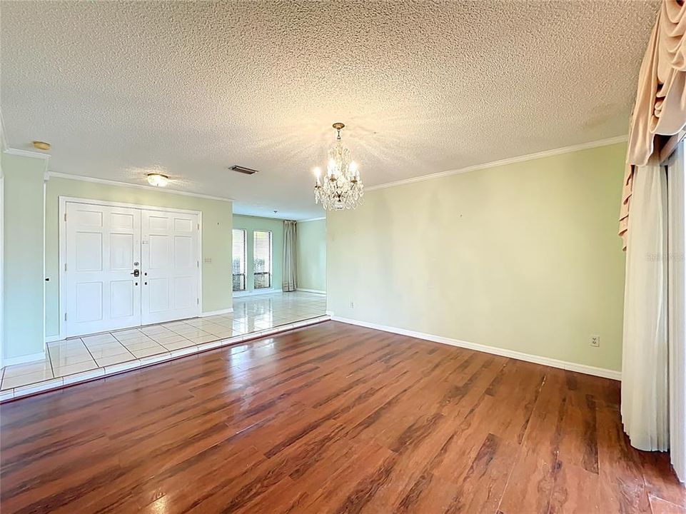 合同活跃: $475,000 (3 贝兹, 2 浴室, 1928 平方英尺)