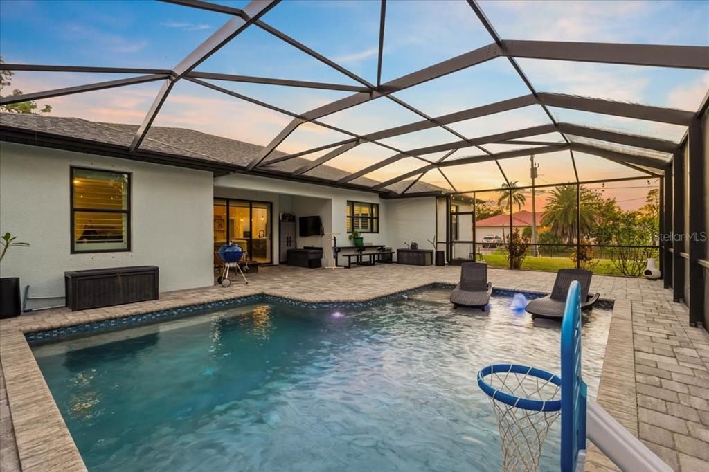 Activo con contrato: $617,777 (3 camas, 2 baños, 2170 Pies cuadrados)