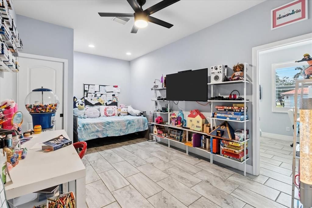 Activo con contrato: $617,777 (3 camas, 2 baños, 2170 Pies cuadrados)