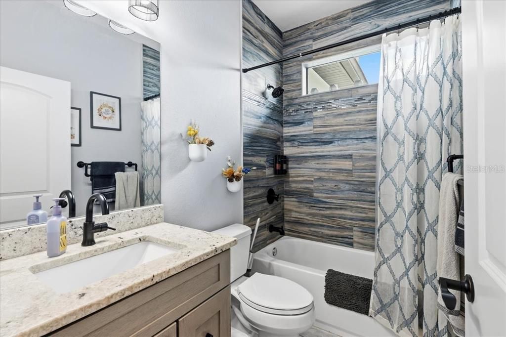 Activo con contrato: $617,777 (3 camas, 2 baños, 2170 Pies cuadrados)