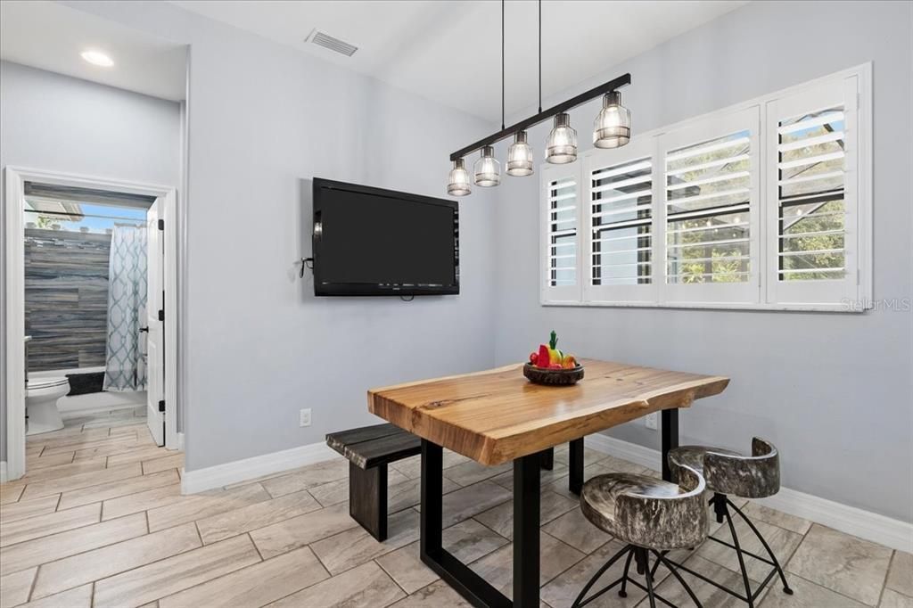 Activo con contrato: $617,777 (3 camas, 2 baños, 2170 Pies cuadrados)