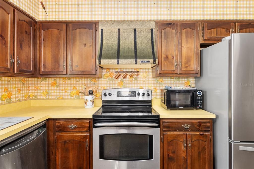 For Sale: $414,500 (4 beds, 2 baths, 2299 Square Feet)