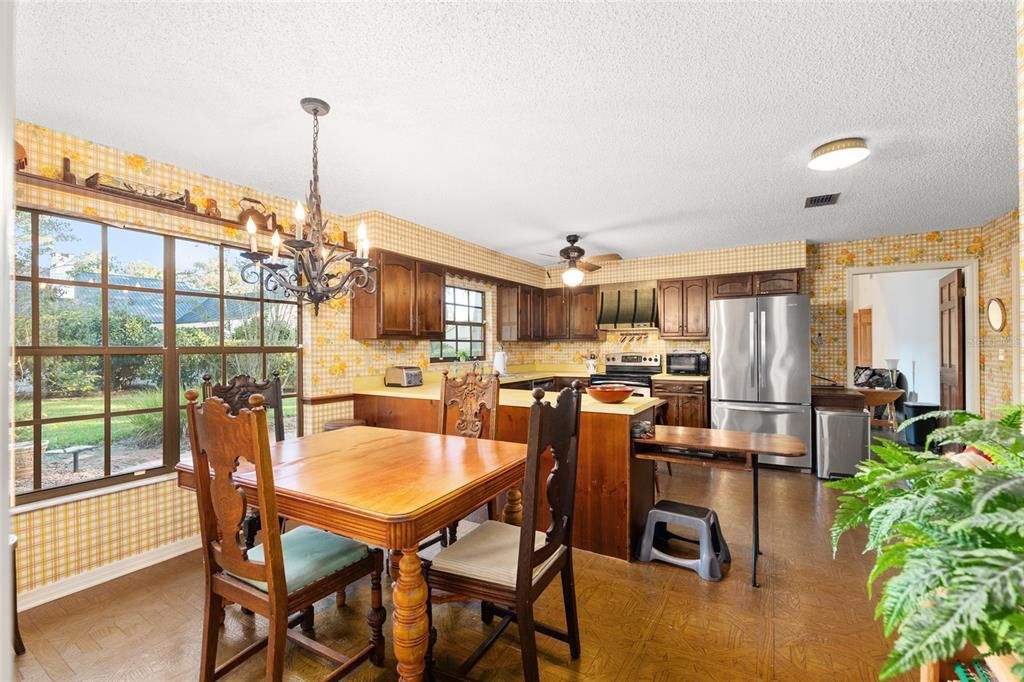 For Sale: $414,500 (4 beds, 2 baths, 2299 Square Feet)