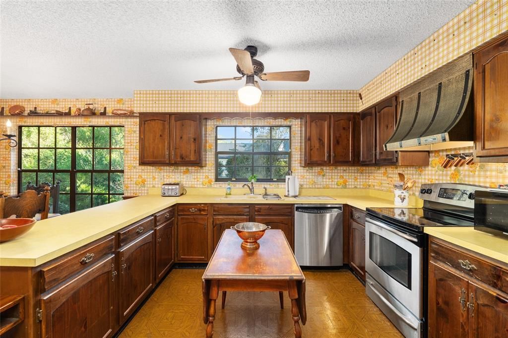 For Sale: $414,500 (4 beds, 2 baths, 2299 Square Feet)